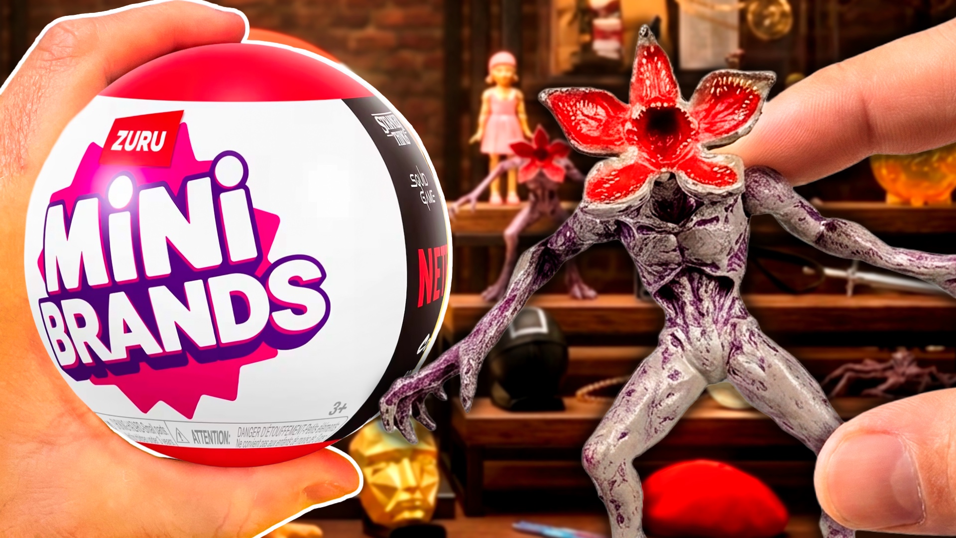 Mini Brands Netflix: cápsula bola que se abre en dos mitades con cinco minis misterio de The Witcher, Squid Game, Stranger Things y más