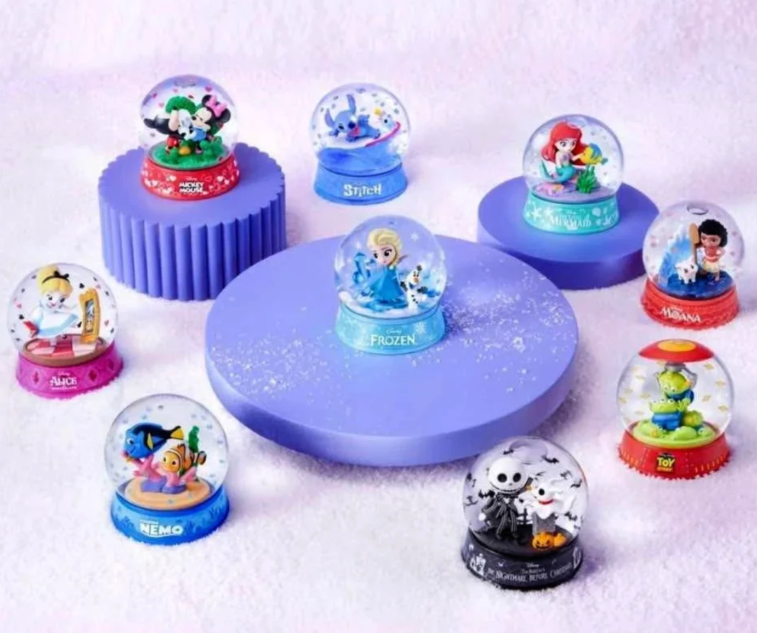 Mini Brands Create Disney Snowglobes: los 9 globos de nieve de Disney (Frozen, Mickey, Stitch, Sirenita y más)