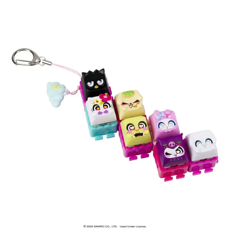 Llavero con siete Clickeez de Hello Kitty and Friends conectados: Badtz-Maru, Hello Kitty, Pompompurin, My Melody y Kuromi entre otros