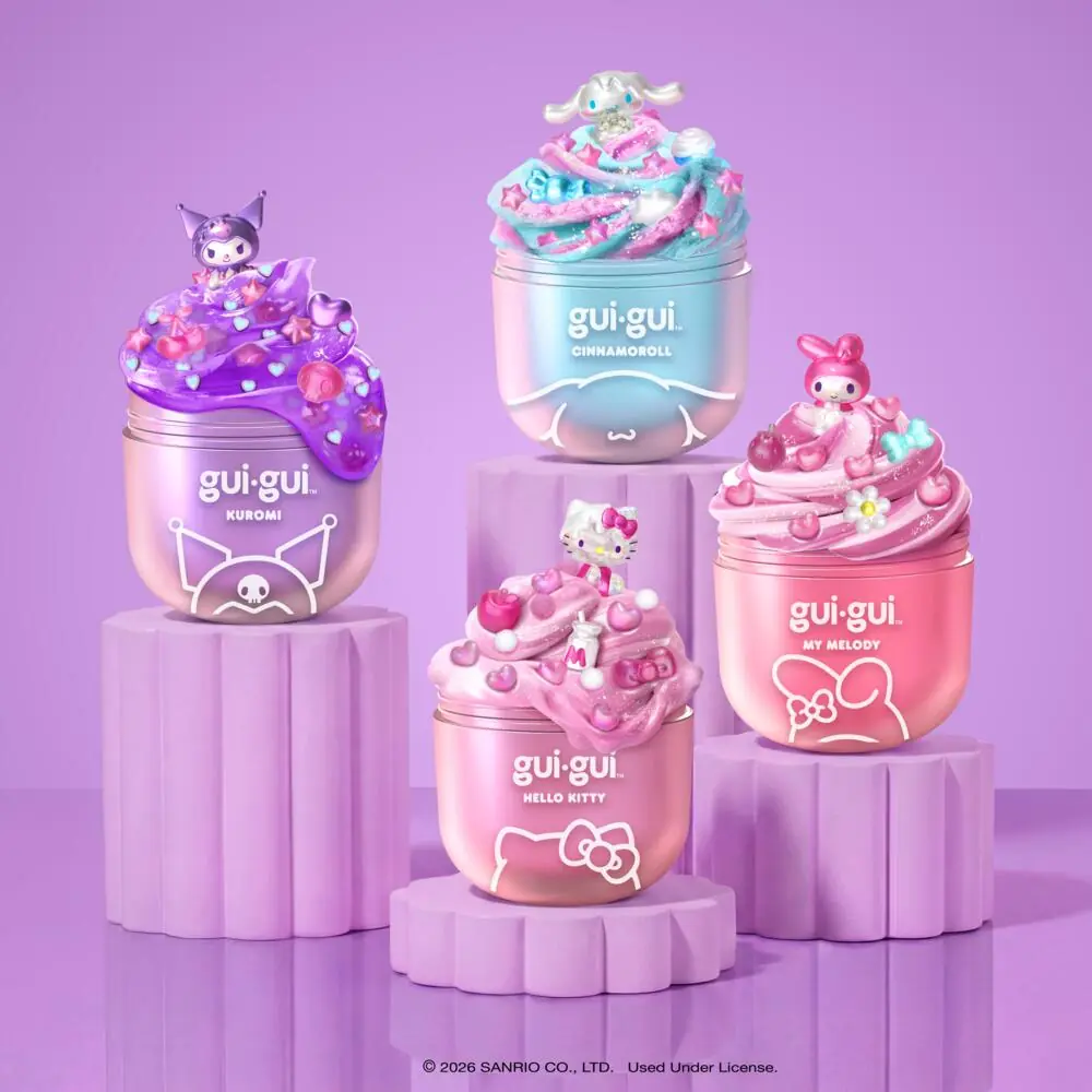 Los cuatro slimes GUI GUI Hello Kitty and Friends terminados, cada uno con su minifigura encima del bote