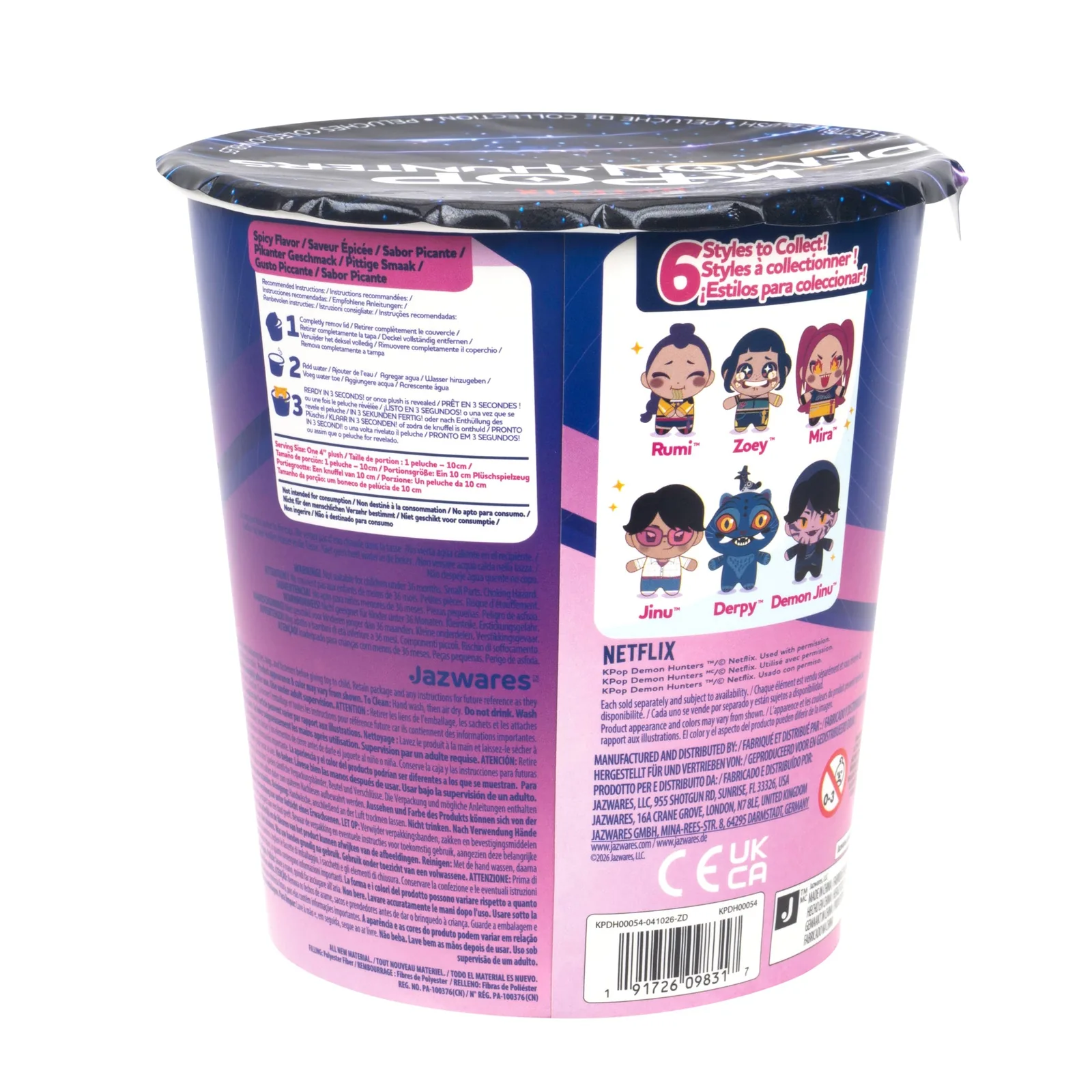 Reverso del vaso KPop Demon Hunters Mini Ramyeon Cup con el checklist de seis peluches, los pasos de revelado con agua y las advertencias de seguridad