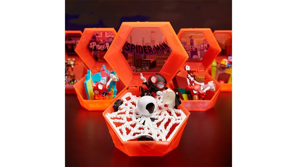 Cápsulas naranjas abiertas del Marvel Doorables Spider-Verse Collector Capsule 50023