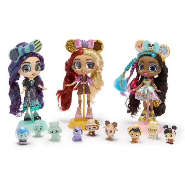 Las tres variantes visibles de la ADOORBS Disney Parks Mystery Box con sus muñecas articuladas