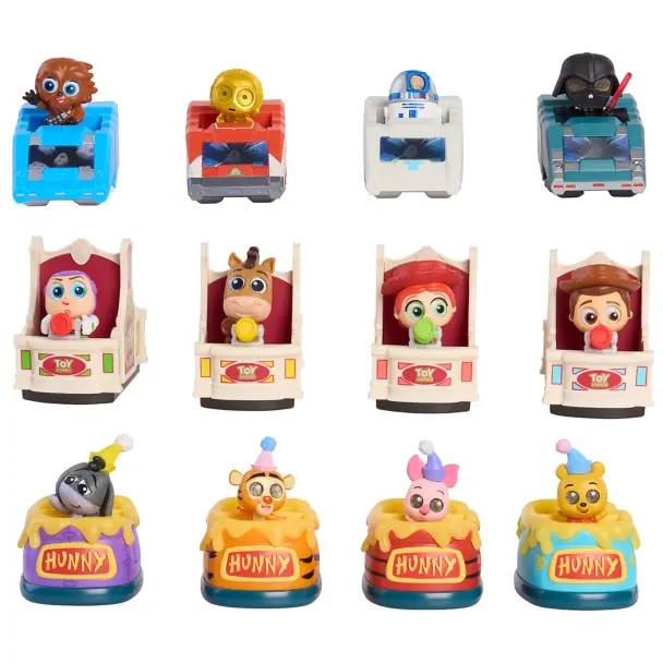 Los 12 Disney Doorables Disney Parks Vehicle Pack Wave 3 con sus vehículos de atracción