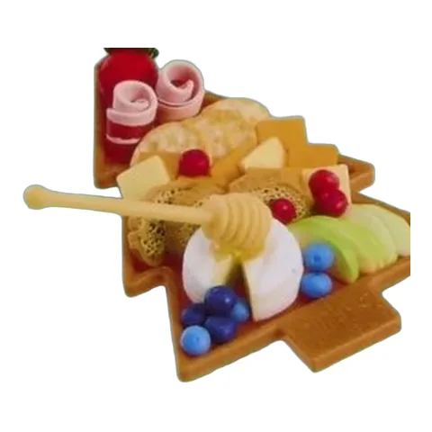 Charcuterie Board del calendario de Adviento Miniverse: tabla en forma de arbol con quesos, embutido, galletas y fruta
