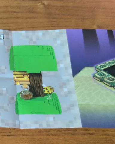 Diorama Bee Habitat del checklist de Miniverse Minecraft Series 2