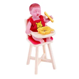 Set Winnie the Pooh High Chair de My Mini Baby Disney con la trona de madera y la bandeja con Pooh