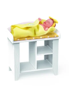 Cambiador amarillo de My Mini Baby Serie 1 de ZURU con su bebé de vinilo