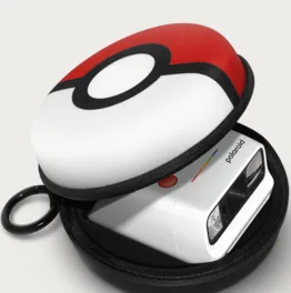 Estuche circular Poké Ball para Polaroid Go de la colección Pokemon x Polaroid