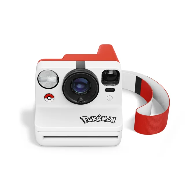 Polaroid Now Generation 3 Pokemon Edition con diseño de Poké Ball y correa roja