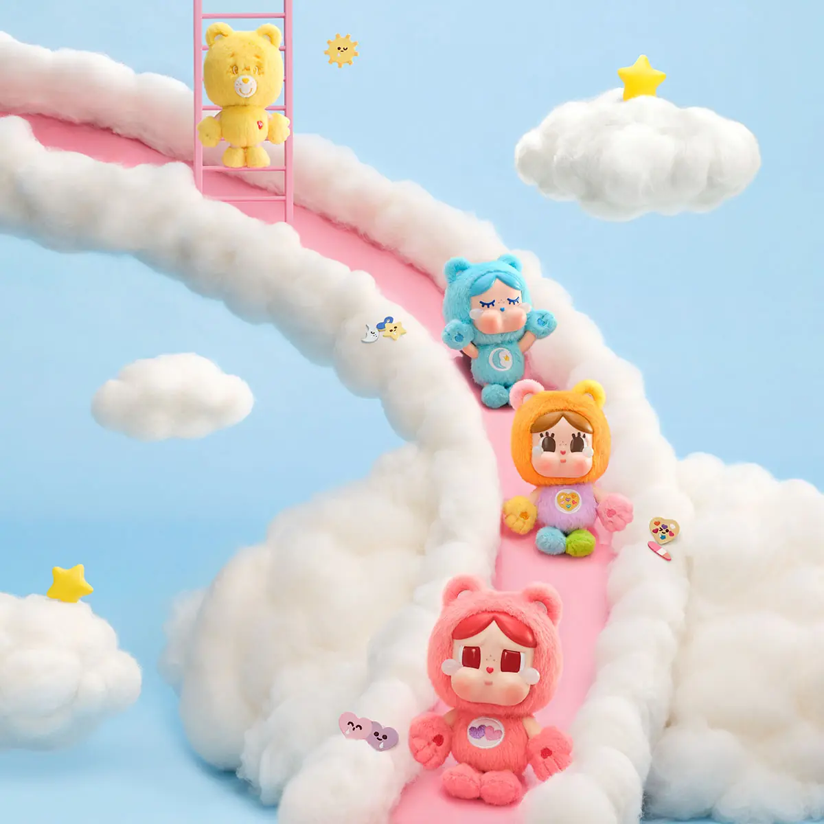 Colgantes CRYBABY x Care Bears bajando por un tobogán de nubes
