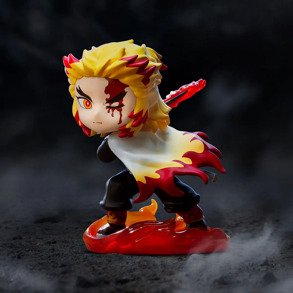 Fotografía oficial de la figura secreta de Kyojuro Rengoku de POP MART Demon Slayer Battle Series