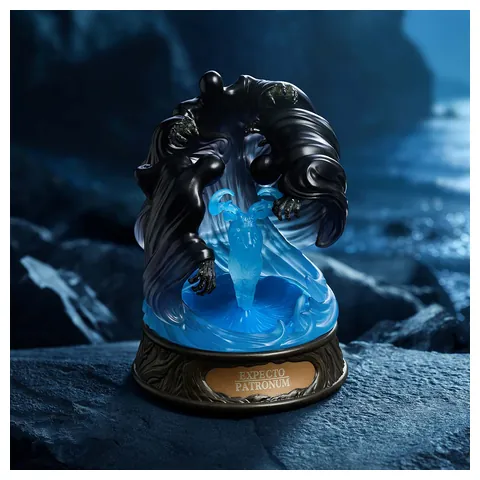 Figura secreta Expecto Patronum con dementores rodeando el patronus azul