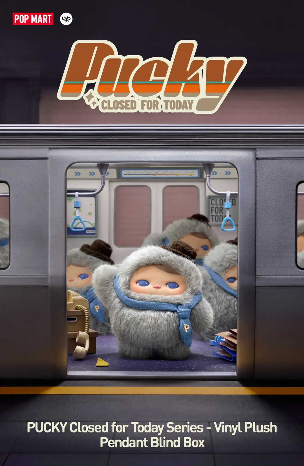 Imagen de campaña de PUCKY Closed for Today Vinyl Plush Pendant dentro de un vagón de metro
