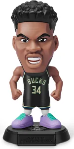 Figura de Giannis Antetokounmpo de los Bucks rugiendo