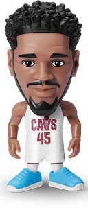 Figura comun de Donovan Mitchell con la camiseta CAVS blanca