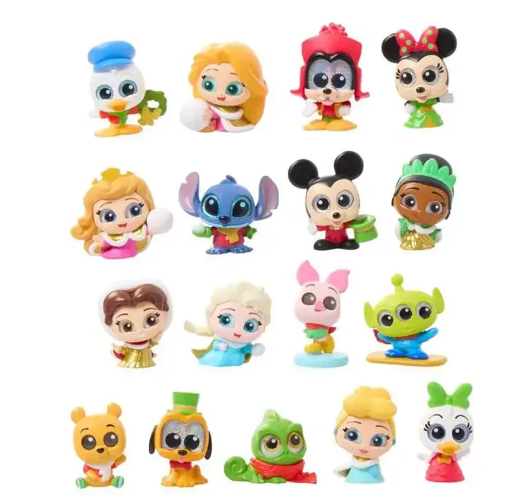 Las 17 figuras navideñas del calendario de Adviento Disney Doorables 2026 sobre fondo blanco
