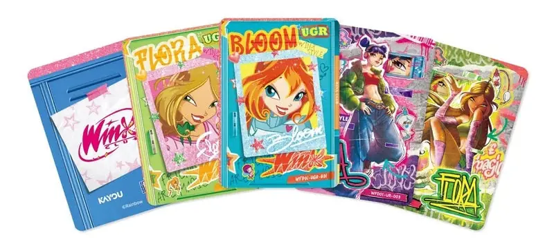 Abanico de cartas Daily Edition de Winx Club Kayou con las cartas UGR de Flora y Bloom y una UR