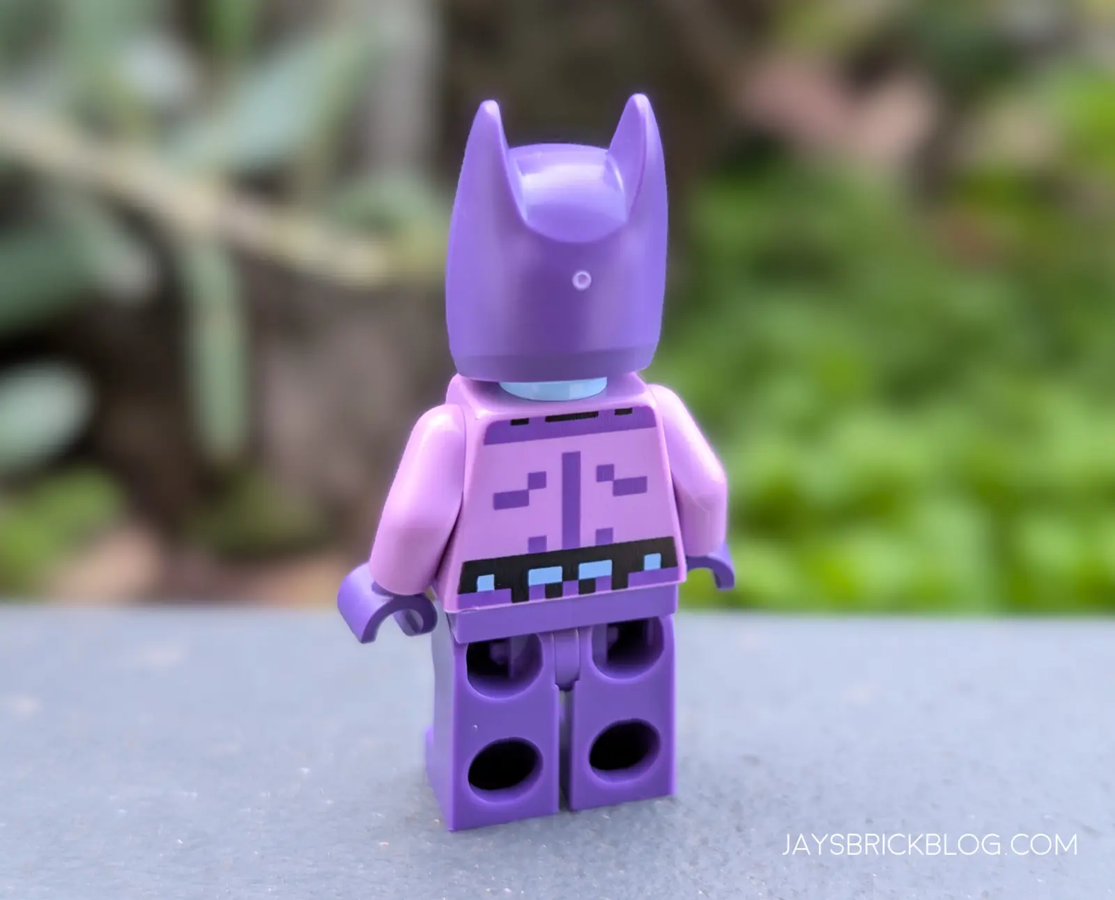Detalle de la impresion trasera de la minifigura LEGO Retro Video Game Batman 30762