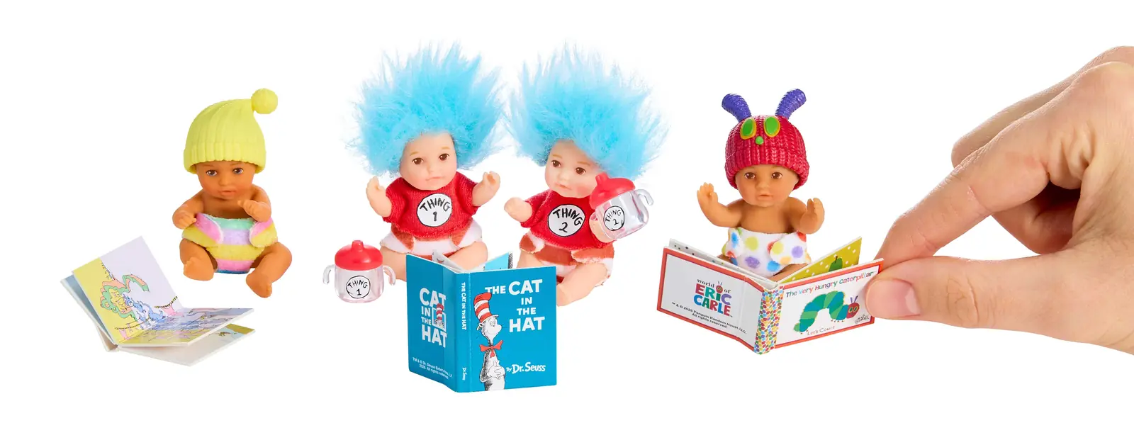 Bebés de Miniverse Real Baby Classics disfrazados de Cosa 1, Cosa 2 y la oruga, con libritos en miniatura