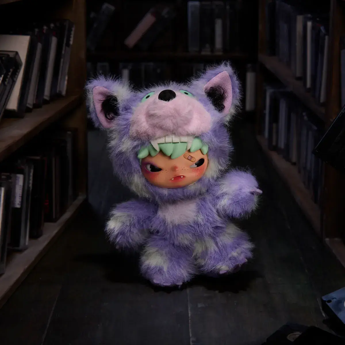 Peluche colgante con disfraz felino de la gama HIRONO After Dark