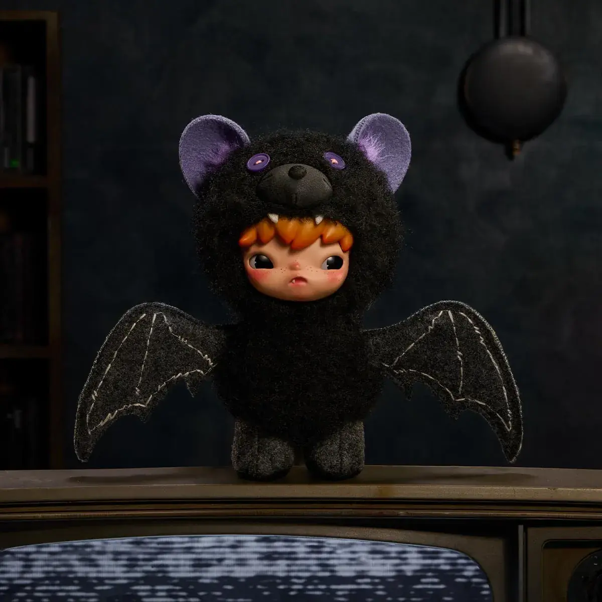 Peluche colgante con disfraz de murcielago de la gama HIRONO After Dark