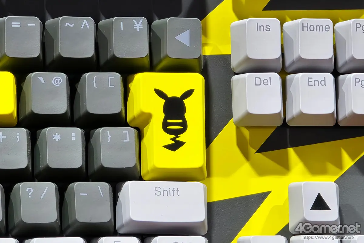 Tecla Enter amarilla con Pikachu de espaldas en el teclado REALFORCE GX1 Plus Pikachu Edition