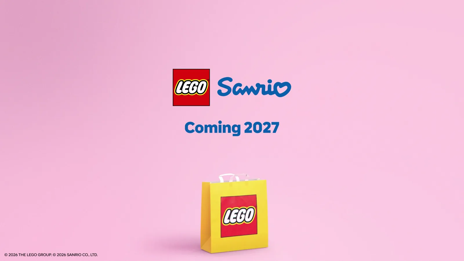 Fotograma final del vídeo oficial con los logotipos LEGO y Sanrio y el texto Coming 2027