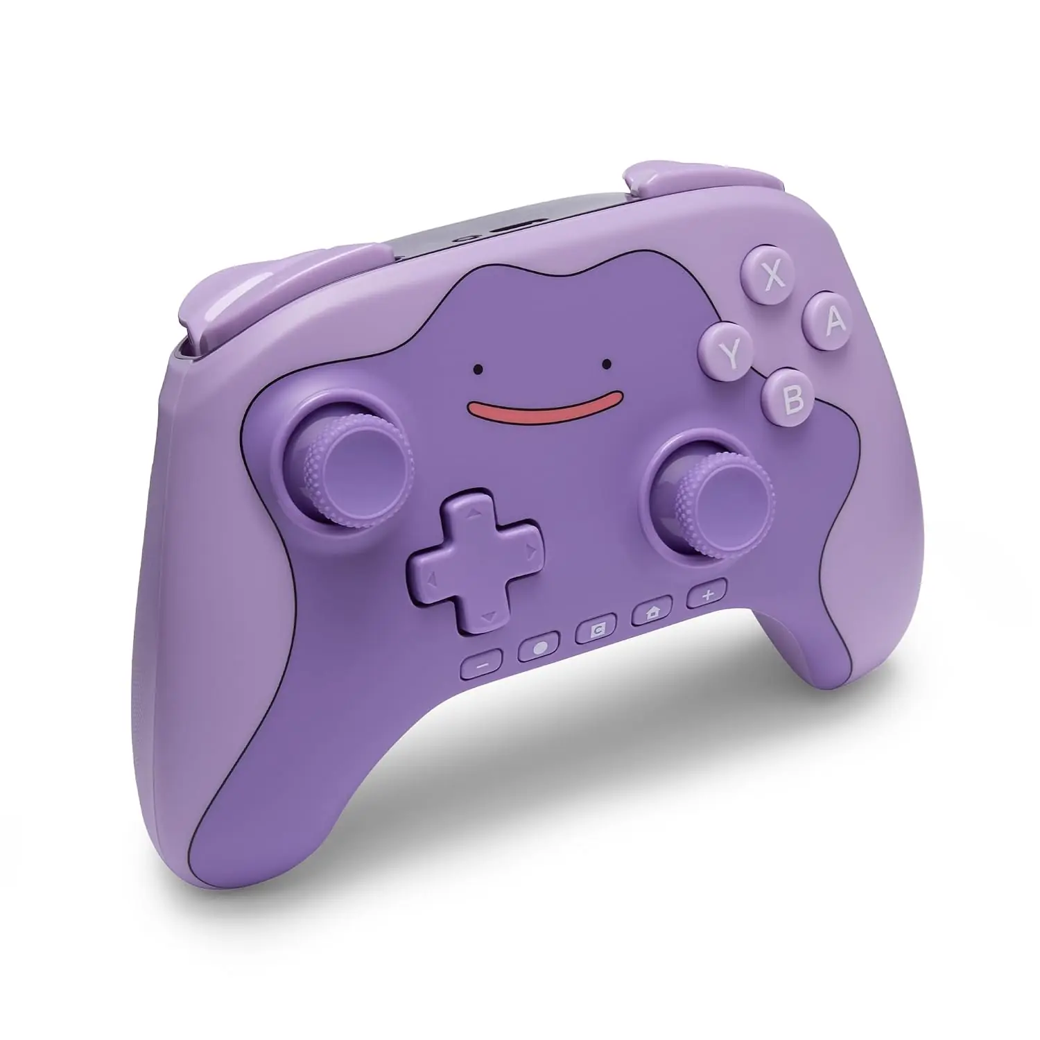 Mando PowerA Advantage Ditto para Switch 2 en vista de tres cuartos, carcasa lila con la cara de Ditto