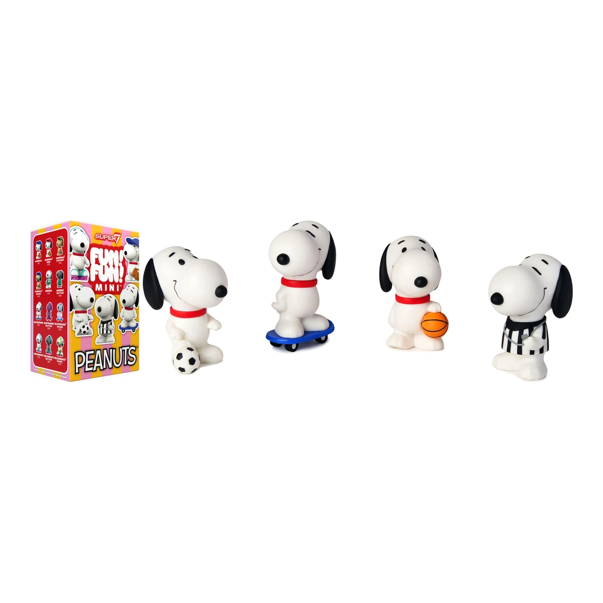Snoopy FUN FUN MINI de Super7: caja ciega Peanuts junto a Snoopy futbolista, skater, baloncestista y árbitro